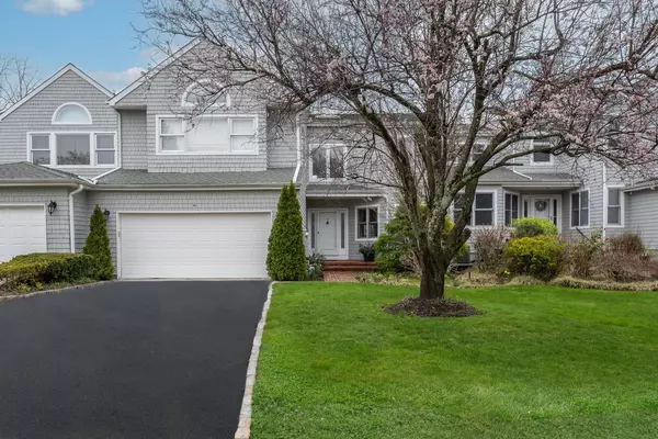 Glen Cove, NY 11542,26 Beechwood CT