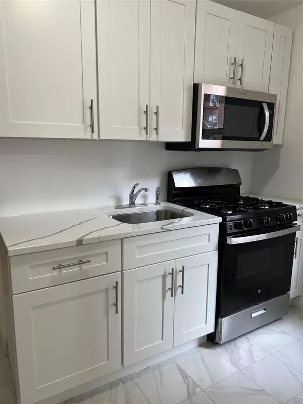 Forest Hills, NY 11375,67-25 Clyde ST #2N