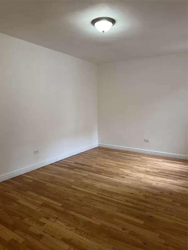 Forest Hills, NY 11375,67-25 Clyde ST #2N