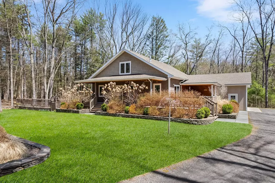 220 John Joy RD, Woodstock, NY 12498