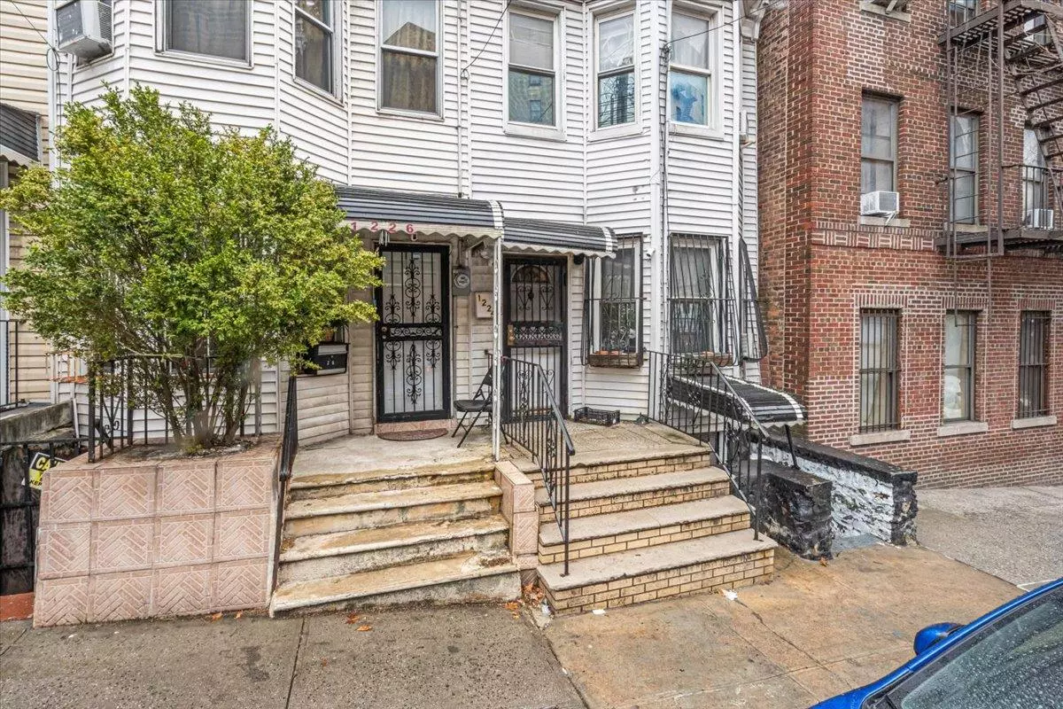 Bronx, NY 10452,1224 Shakespeare AVE