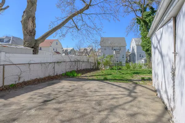 Saint Albans, NY 11412,193-21 109 RD