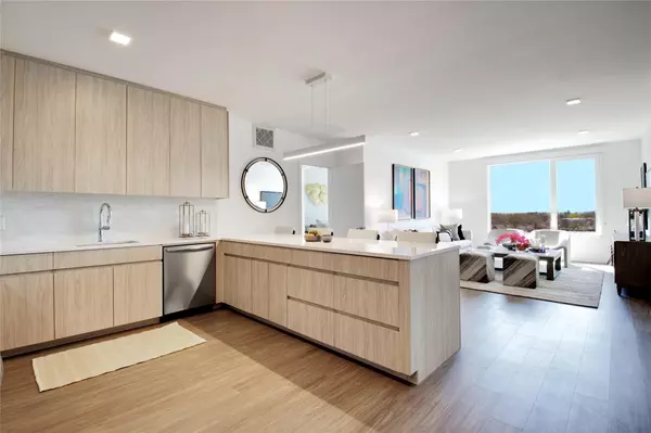 Roslyn, NY 11576,333 Warner AVE #301