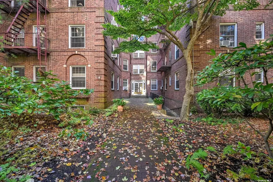 117-01 Park Lane South #D2N, Kew Gardens, NY 11418
