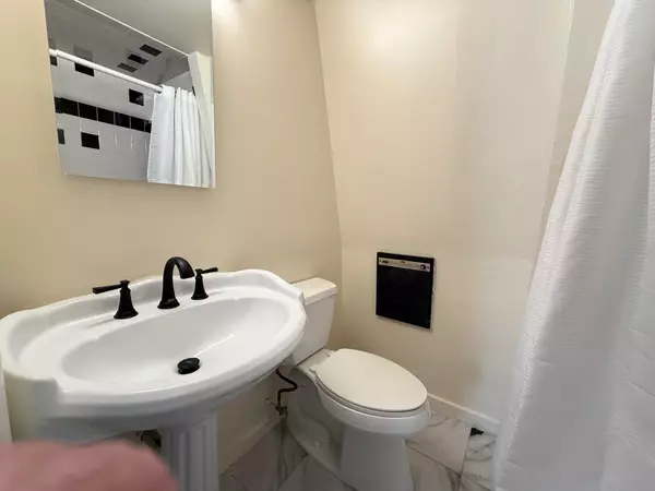 Peekskill, NY 10566,904 South ST #2