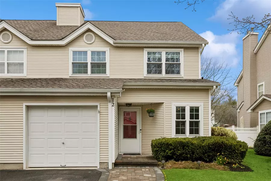 12 Currier AVE, Melville, NY 11747