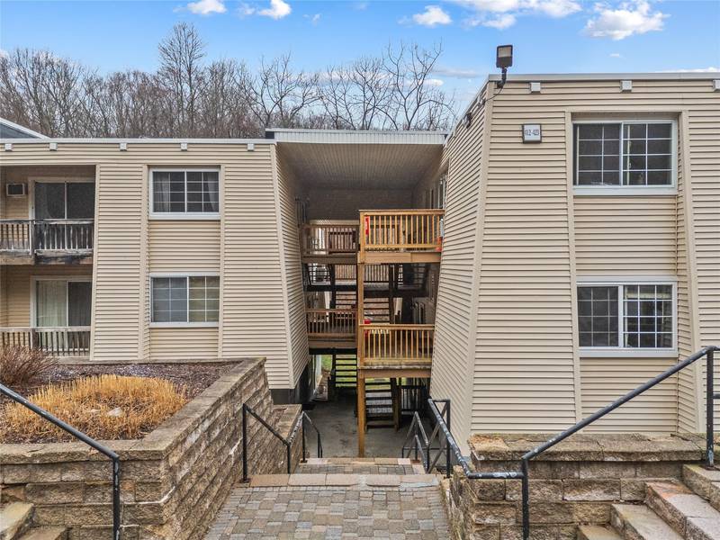 422 Fox Run LN, Carmel, NY 10512