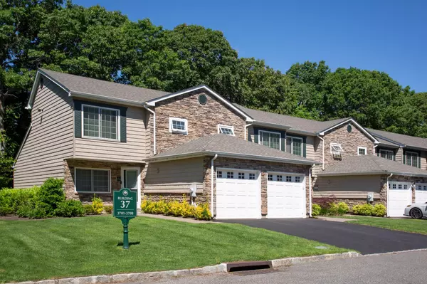 5000 Townhouse DR #1305, Coram, NY 11727