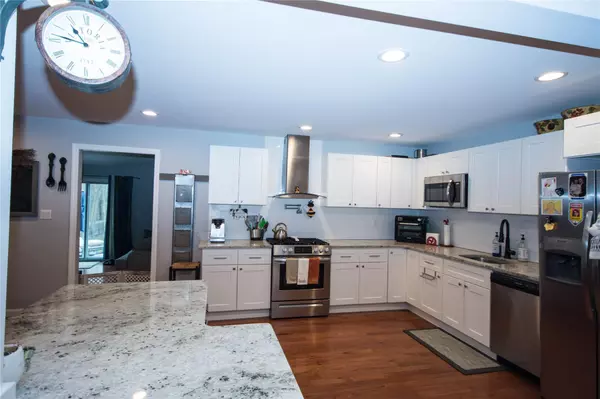 Medford, NY 11763,81 Elmhurst AVE