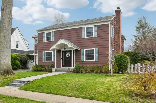 Garden City, NY 11530,8 Beech ST