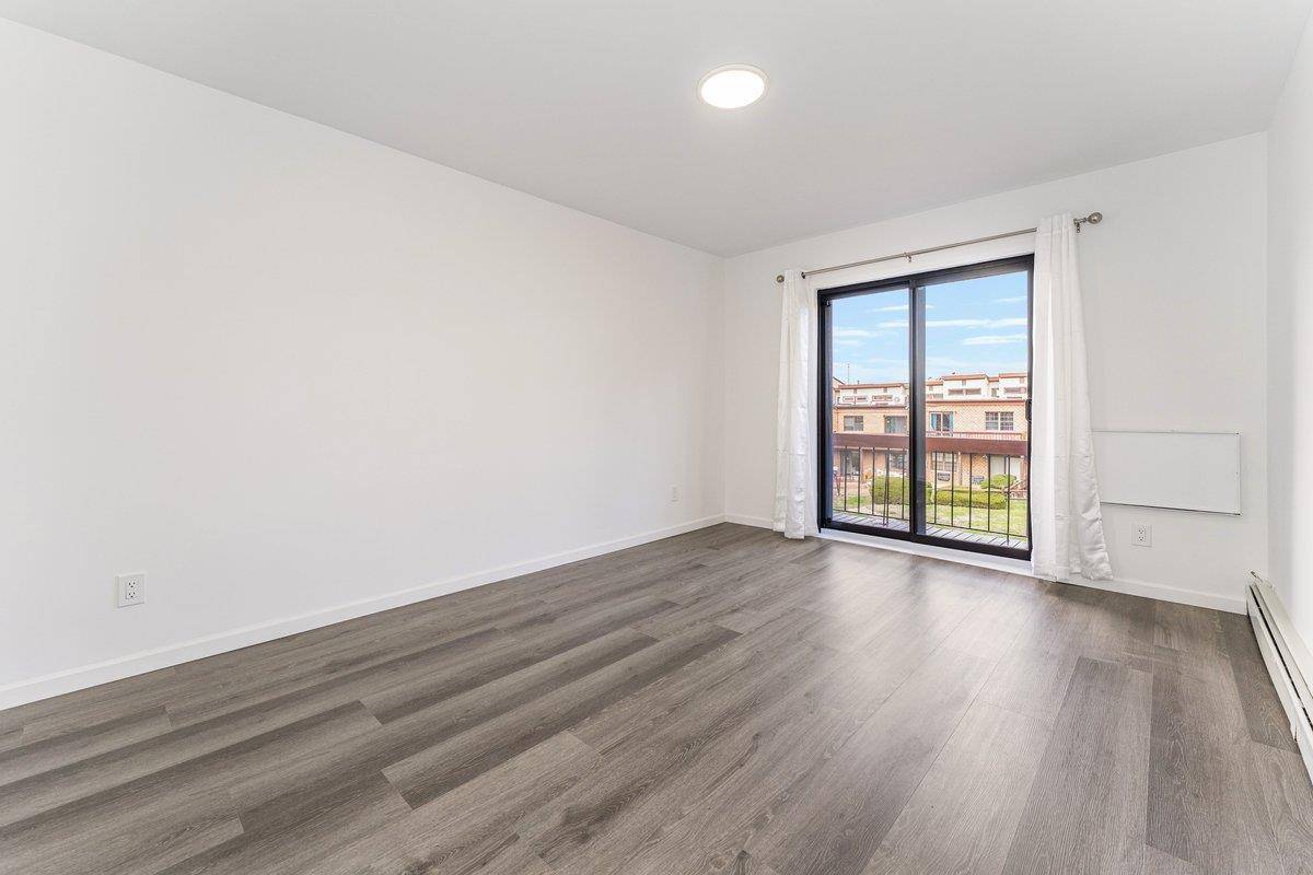 College Point, NY 11356,121-33 5th AVE #4A
