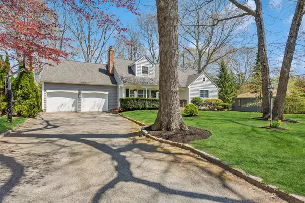 555 Oakwood DR, Southold, NY 11971