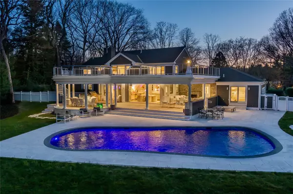 Lloyd Harbor, NY 11743,14 Heather LN