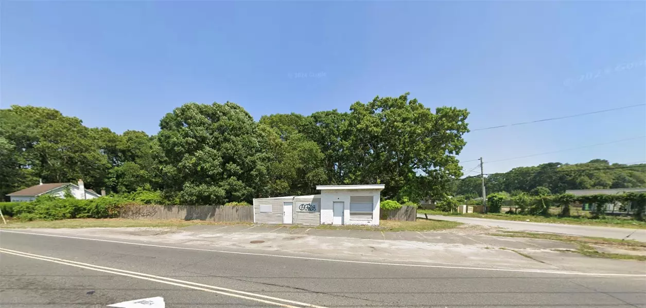 475 Mastic RD, Mastic Beach, NY 11951
