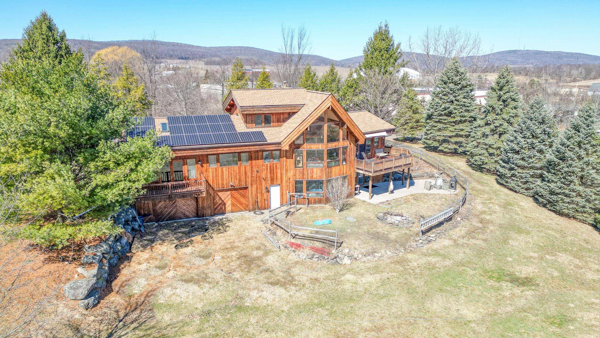 15 Mills PL, Milton, NY 12547