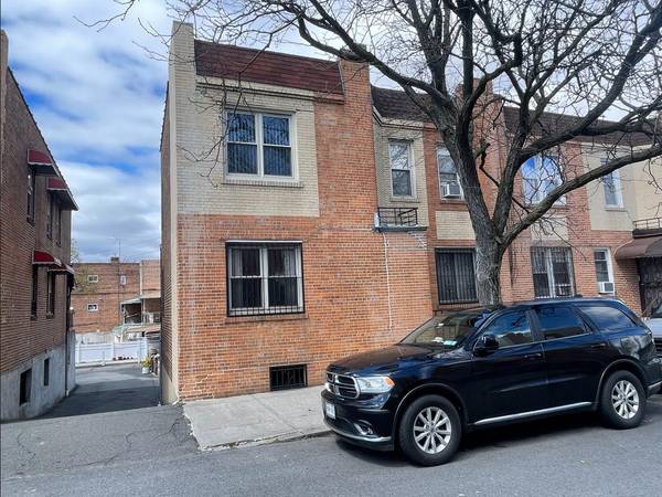 8235 Ankener AVE, Elmhurst, NY 11373