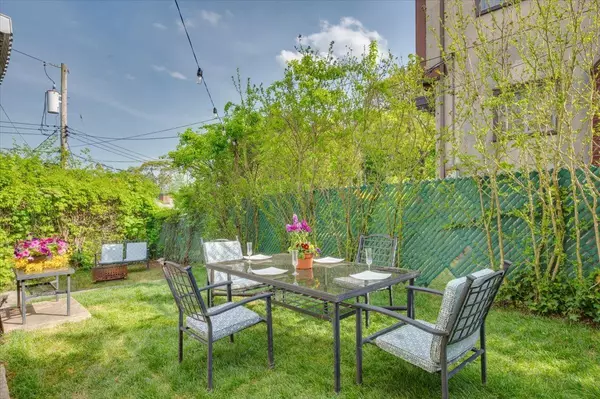 Mamaroneck, NY 10543,1243 Raleigh RD
