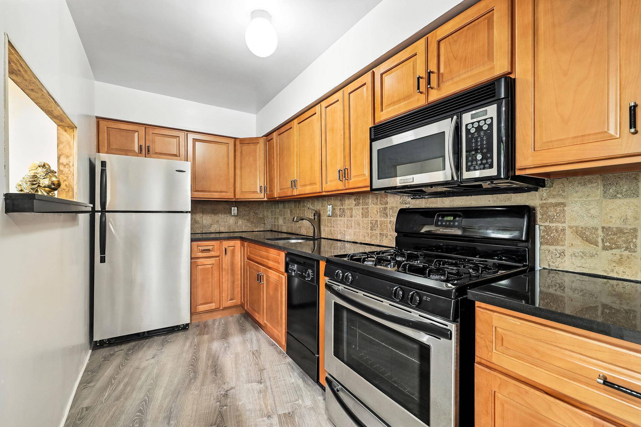 Bronxville, NY 10708,1374 Midland AVE #PH9