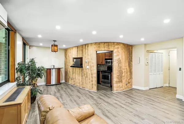 Bronxville, NY 10708,1374 Midland AVE #PH9