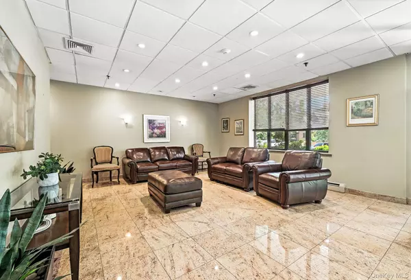 Bronxville, NY 10708,1374 Midland AVE #PH9