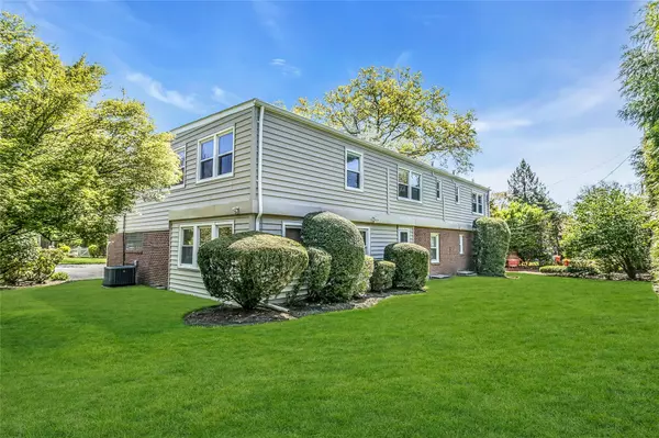 East Williston, NY 11596,403 Titus WAY