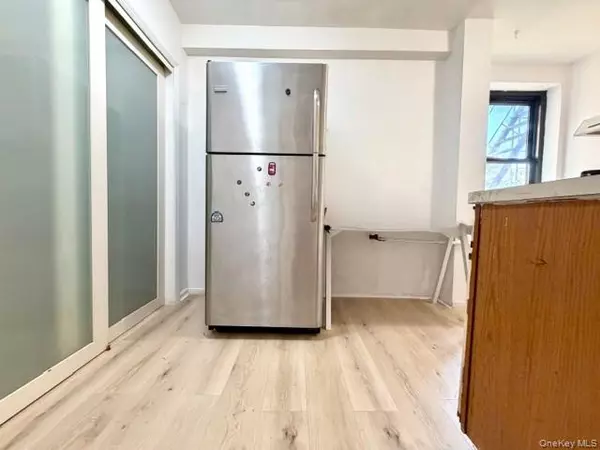Bayside, NY 11364,75-08 Bell BLVD #2J