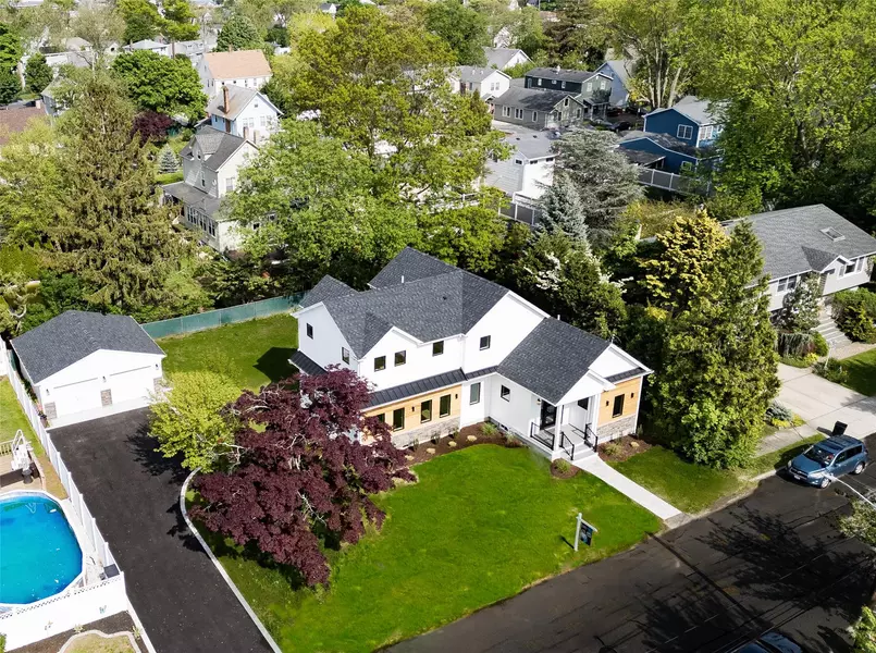 148 S 5th ST, Lindenhurst, NY 11757