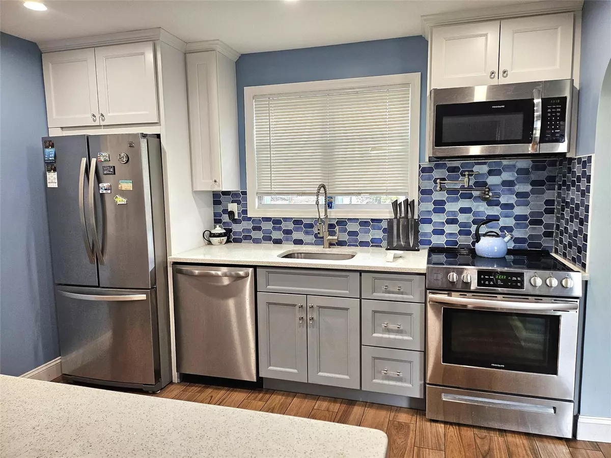 Rosedale, NY 11422,132-29 Brookville BLVD