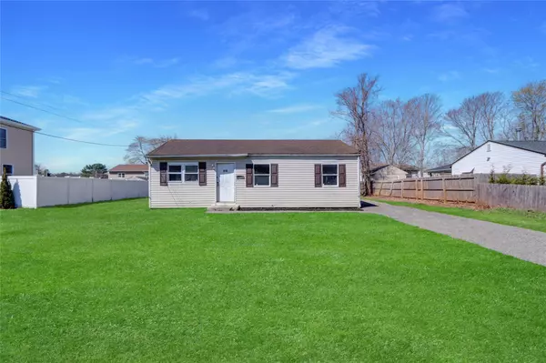 818 Meade AVE, Bellport, NY 11713