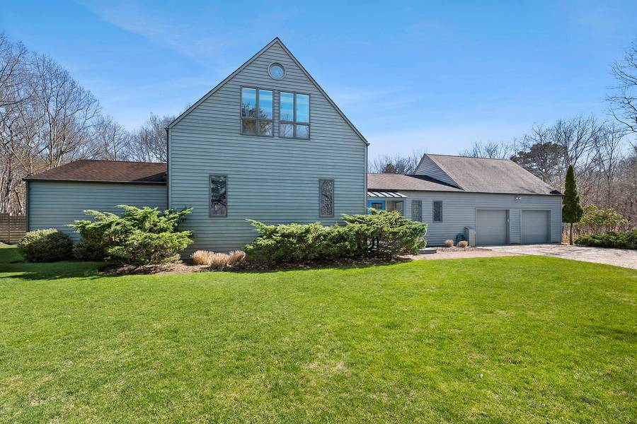 211 Red Dirt RD, East Hampton, NY 11937