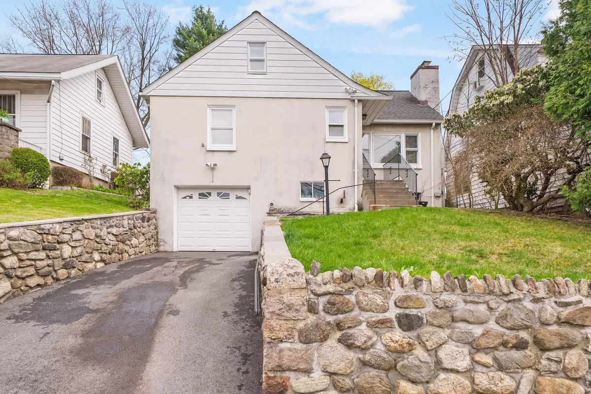 Ossining, NY 10562,16 Forest AVE