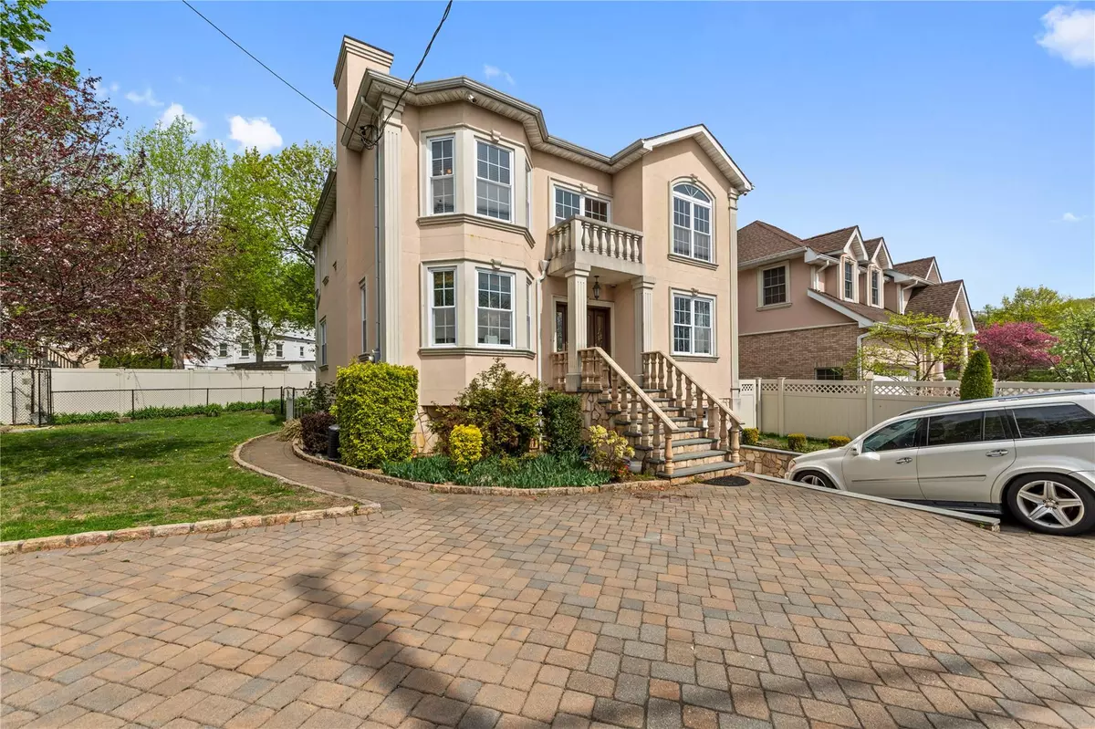 Yonkers, NY 10710,59 Sprain RD