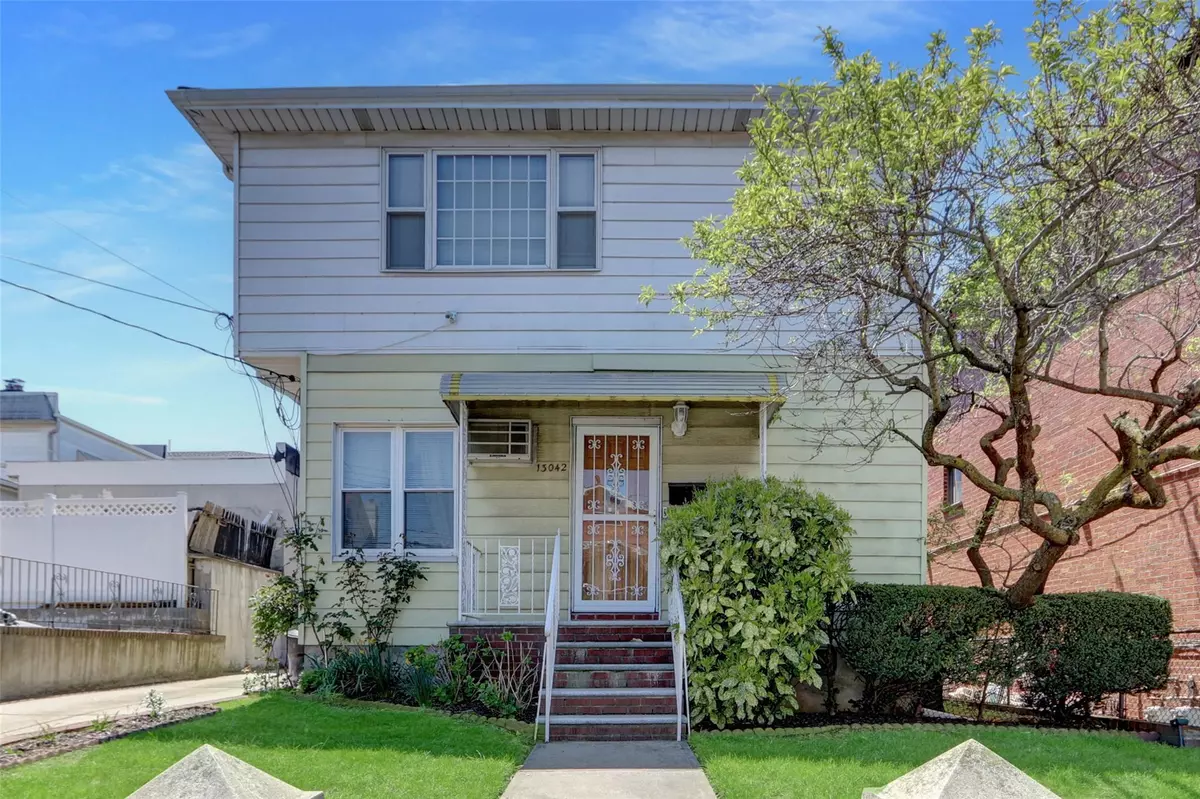 Flushing, NY 11355,13042 NW 59th AVE
