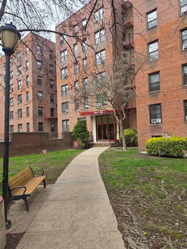 150-10 71st AVE #5L, Kew Garden Hills, NY 11367
