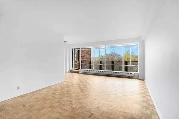 Bronx, NY 10463,2727 Palisade AVE #14A