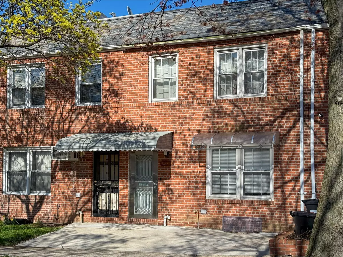 Bellerose, NY 11426,82-55 251 ST