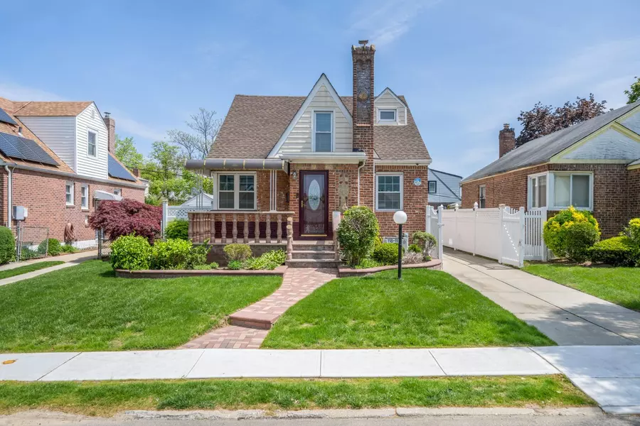 118-11 230 ST, Cambria Heights, NY 11411