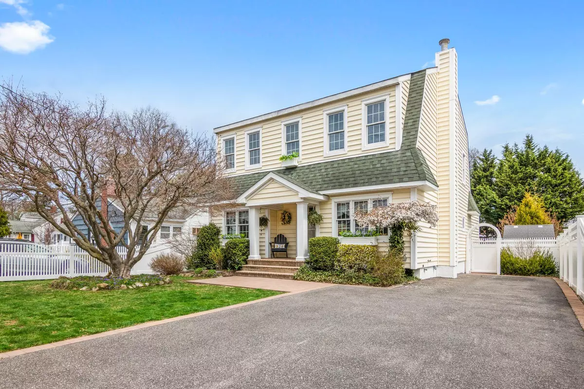 East Northport, NY 11731,414 4th ST