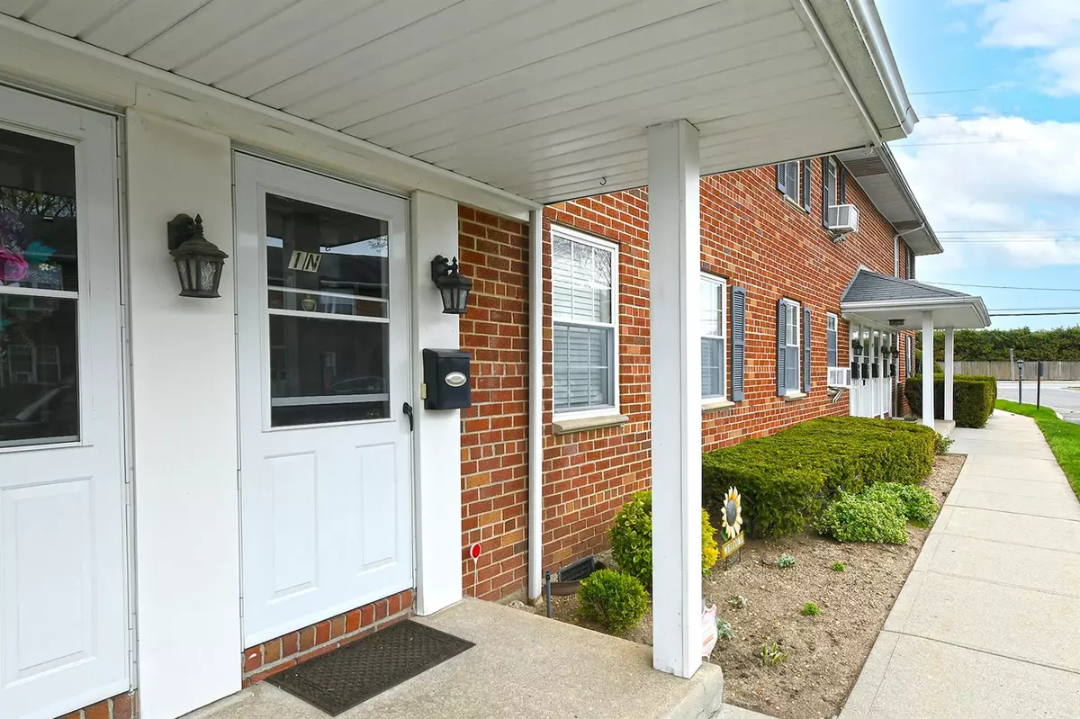 Bethpage, NY 11714,257 Hicksville RD #1N