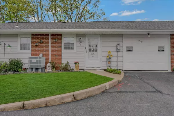 Ridge, NY 11961,29 Trent CT #B