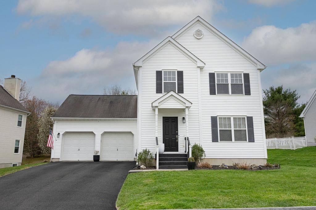 10 Mill Pond LN, Poughquag, NY 12570