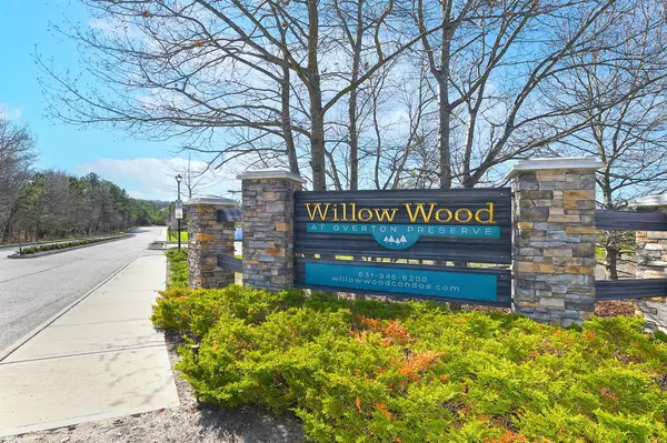 28 Willow DR, Coram, NY 11727