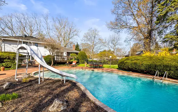 Commack, NY 11725,39 Maridon LN