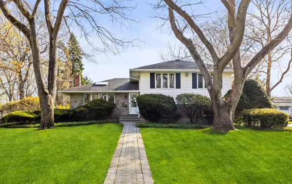 Commack, NY 11725,39 Maridon LN
