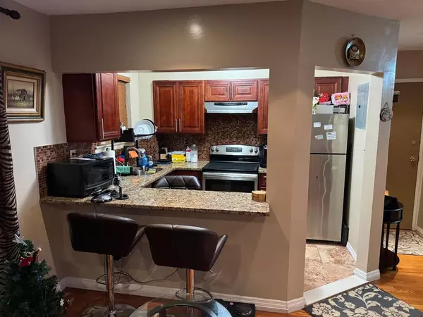 Hewlett, NY 11557,7 Everit Ave #B11