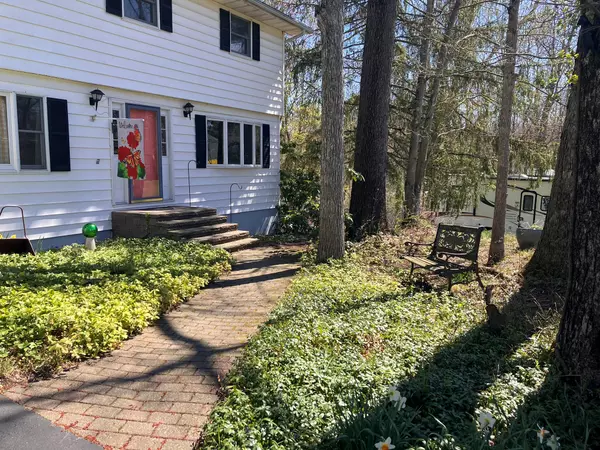 Hyde Park, NY 12538,218 Roosevelt RD
