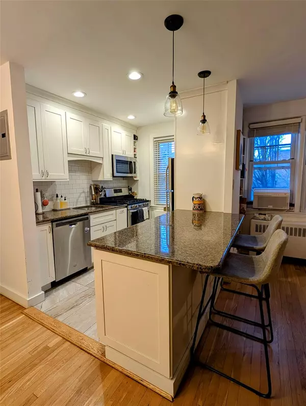 Rockville Centre, NY 11570,200 N Village AVE #Apt B1