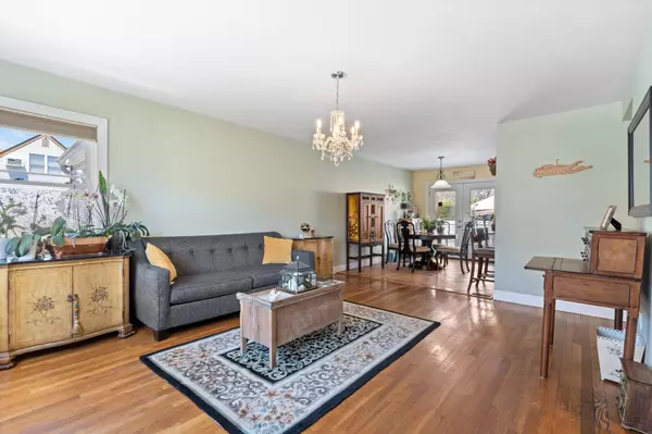 Westbury, NY 11590,200 Renison DR