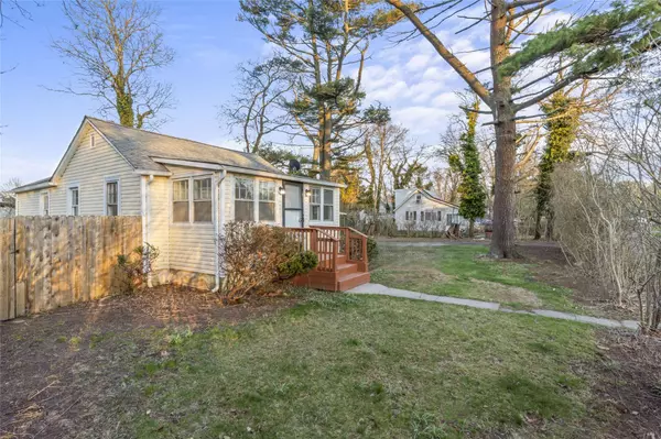Mastic Beach, NY 11951,129 Locust DR