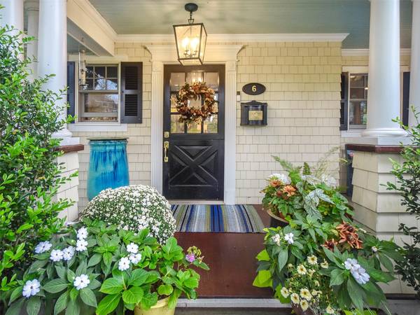 Sea Cliff, NY 11579,6 Winding WAY